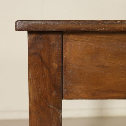 Large dining Table in Walnut-detail