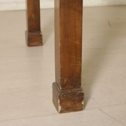 Large dining Table in Walnut-detail