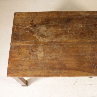 Large dining Table in Walnut-detail