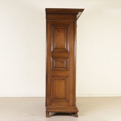 Cabinet with Two Doors-the side