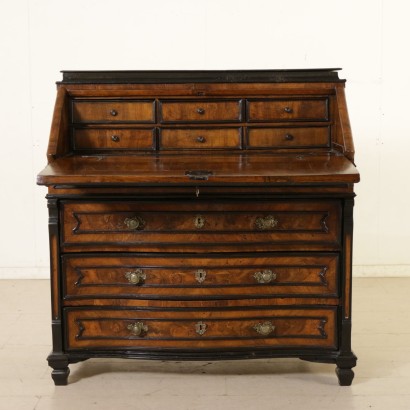 Elegant Commode Scriban Lombarde Noyer Italie Moitié '700