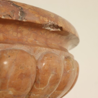 Wanne in Marmor - Vase-detail