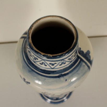 Pottery vase Majolica-particular