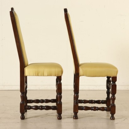 Paar von Stühlen