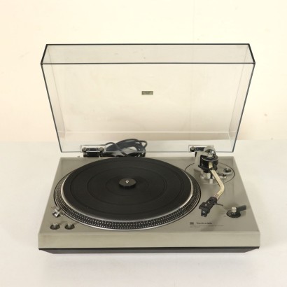 modern antiques, modern design antiques, electronics, modern antiques electronics, modern antiques electronics, Italian electronics, vintage electronics, 70s electronics, 70s electronics design, Technics turntables.