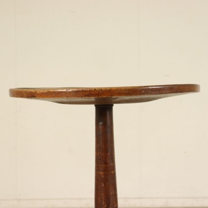 Coffee table in Walnut-detail