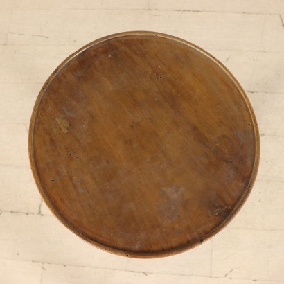 Coffee table in Walnut-detail