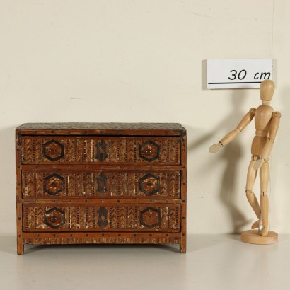 Model Chest of drawers