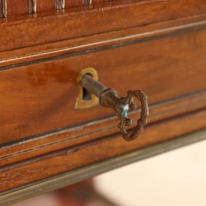 Elegant Petit Table Acajou Bronze Marbre Europe du Nord '700-800