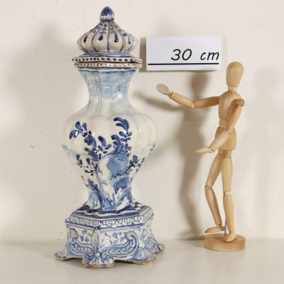 Paire de Vases avec Couvercle Majolique Italie XXeme siècle