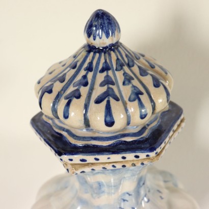 Paire de Vases avec Couvercle Majolique Italie XXeme siècle