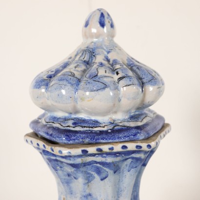 Pair of Vases with Lid - Detail