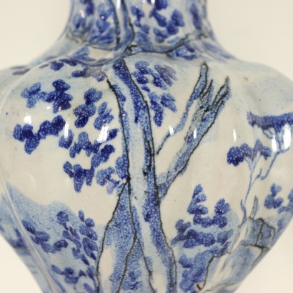 Pair of Vases with Lid - Detail