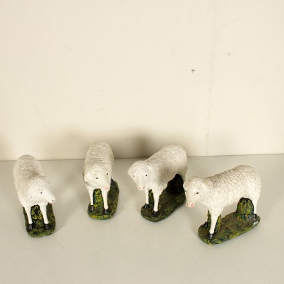 Groupe de quatre Moutons Stuc Peint en polychrome Italie XXeme siècle