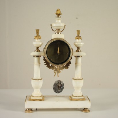 Horloge de Table Lèchopiè à Paris Marbre blanc Bronze doré France '700