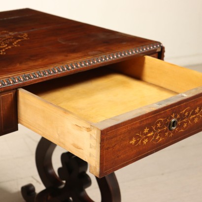 Drop-Leaf Table Maple Mahogany England 19th Century