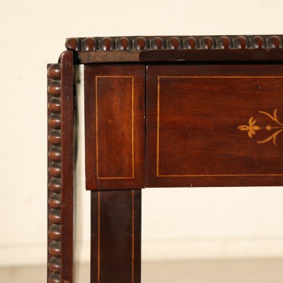 Drop-Leaf Table Maple Mahogany England 19th Century