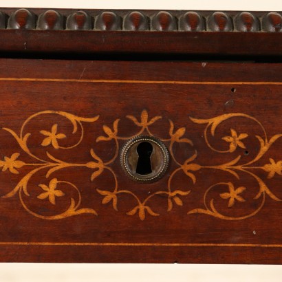 Elegant Bureau Erable Acajou Fabriqué en Angleterre XIXeme siècle