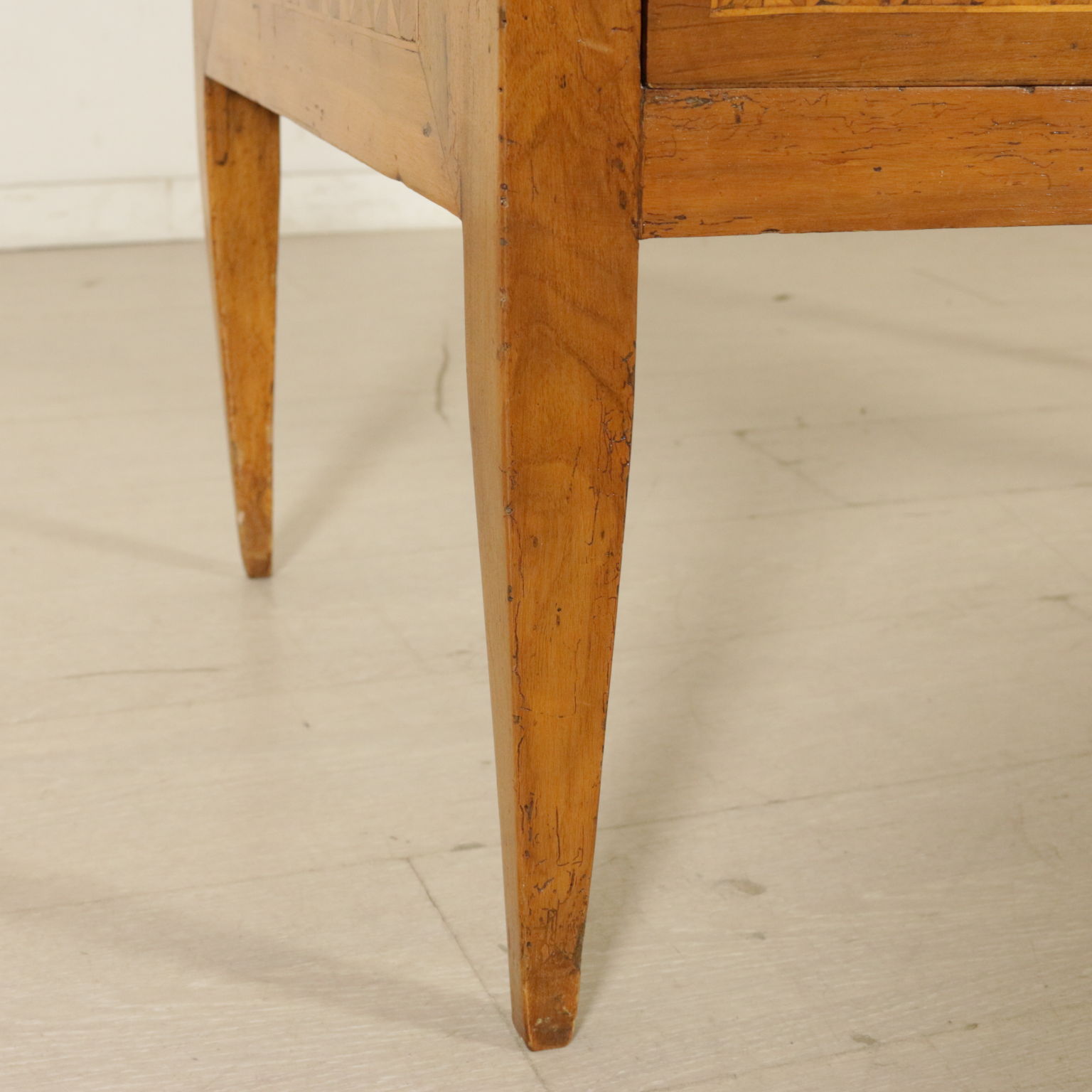 Small Neoclassical Desk Maple Cherry Walnut Italy 1700s Desks