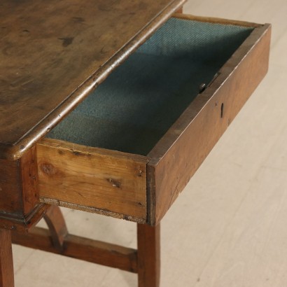 Petite Table Noyer Chêne rouvre Italie XXeme siècle