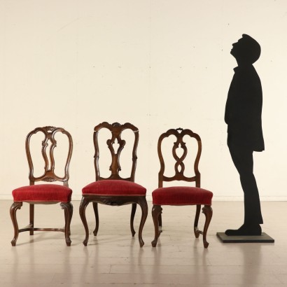 Six Chaises Deux différentes Noyer Italie Première moitié '900