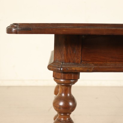 Petite Table Noyer Italie Première moitié '900