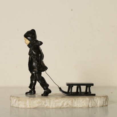 Sculpture Enfant avec Traîneauen Bronze Résine Italie Premier '900