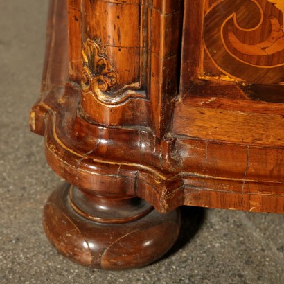 Elegant Maple Walnut Chest of Drawers Austria First Half 18th Century