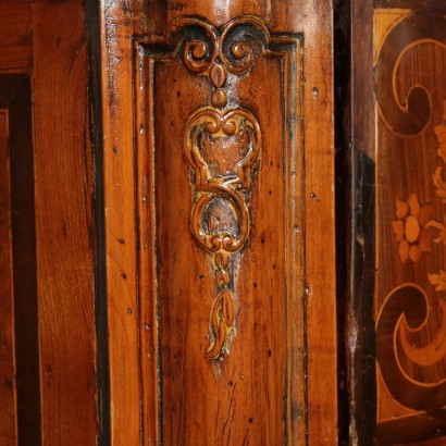 Elegant Maple Walnut Chest of Drawers Austria First Half 18th Century