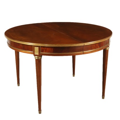 Revival Extendable Table Mahogany Italy Mid 1900s
