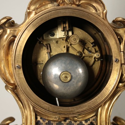 Pendule d'Appui Bronze doré Métal Style Baroque Années 30