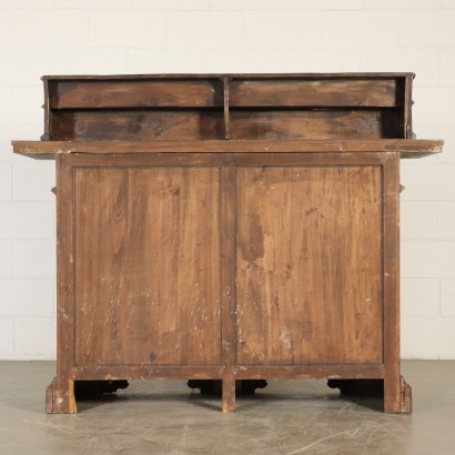 Sideboard mit Tellerhalter Nussbaum Italien 20. Jahrhundert.