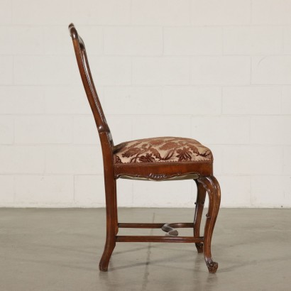 Acht Stühle im Stil Nussbaum Italien 20. Jahrhundert