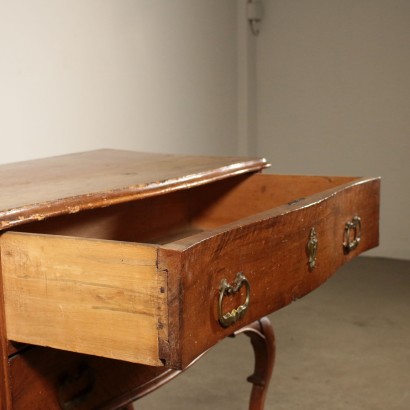 Serpentine Walnut Chest of Drawers Italy Mid 1700s