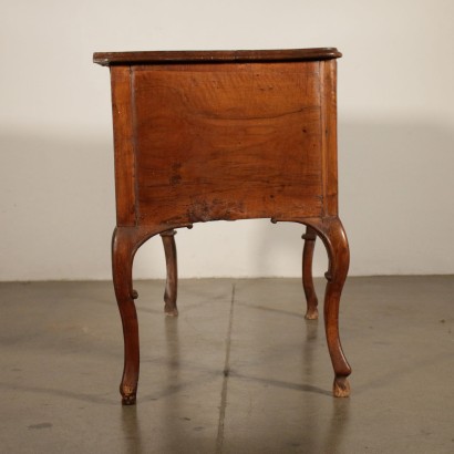 Serpentine Walnut Chest of Drawers Italy Mid 1700s