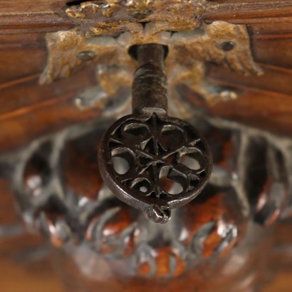 Storage Bench mit Cherubs Maple Walnut Italy 18th Century