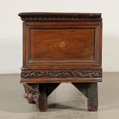 Storage Bench mit Cherubs Maple Walnut Italy 18th Century