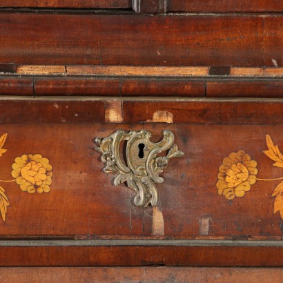 Pecho de cajones holandés, con Ascensor-detalle