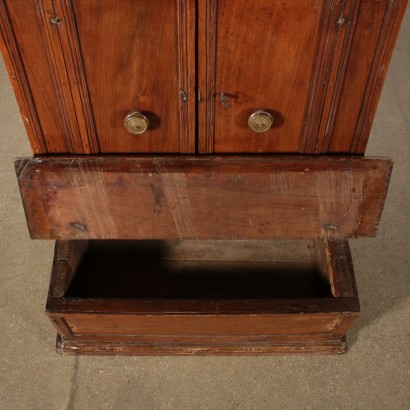 Walnut Kneeler with Drop-leaf Italy Early 18th Century