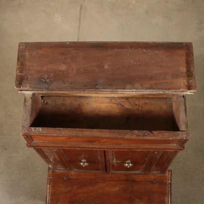 Walnut Kneeler with Drop-leaf Italy Early 18th Century