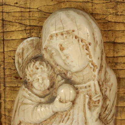 Madonna mit Kind und Heiligen Elfenbein Holz Ende '800 Anfang '900.