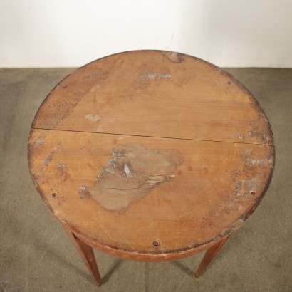 antiquités, table basse, tables basses anciennes, table basse ancienne, table basse italienne ancienne, table basse ancienne, table basse néoclassique, petite table des années 1900, table basse de style rond.