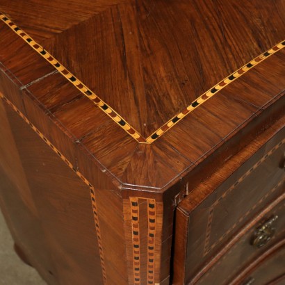 Serpentine Chest of Drawers Central Italy Mid 1700s