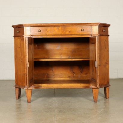 Credenza scantonata in abete