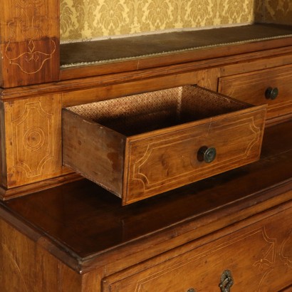 Chest of Drawers with Upper Case Maple Inlays Spain 18th Century