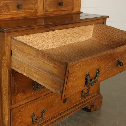 Chest of Drawers with Upper Case Maple Inlays Spain 18th Century