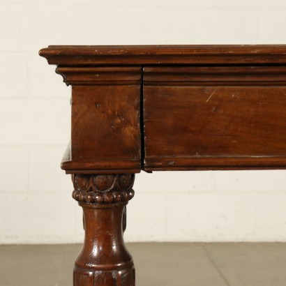 Small writing Desk-detail