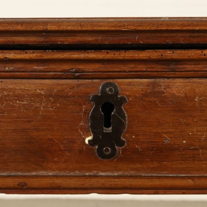 Small writing Desk-detail