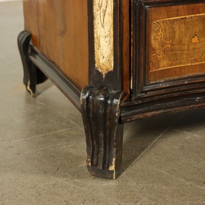 Serpentine Chest of Drawers Italy 18th Century