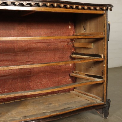 Serpentine Chest of Drawers Italy 18th Century